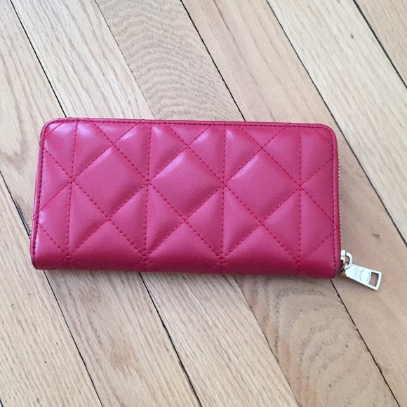 🚫 SOLD 🚫 Coach quilted red leather wallet NWOT - Picture 2 of 6